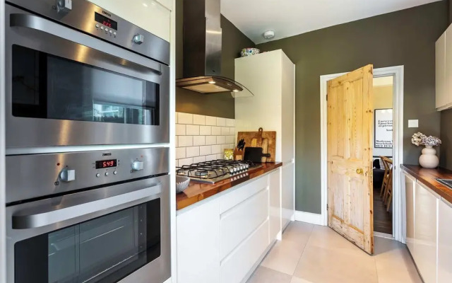 Tooting's Charming Victorian Garden Hideaway