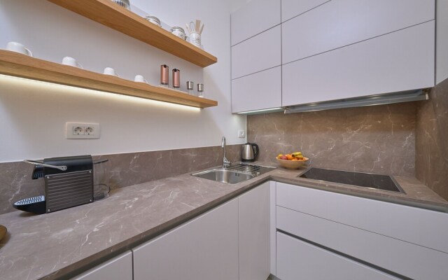 Salve Luxury Apartment by Litto