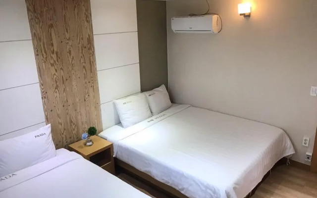 Prada Hotel & Pension