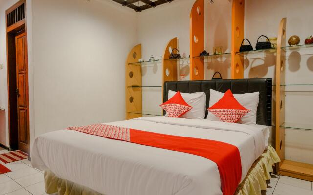 OYO 2060 Adam's Apple Family Guest House