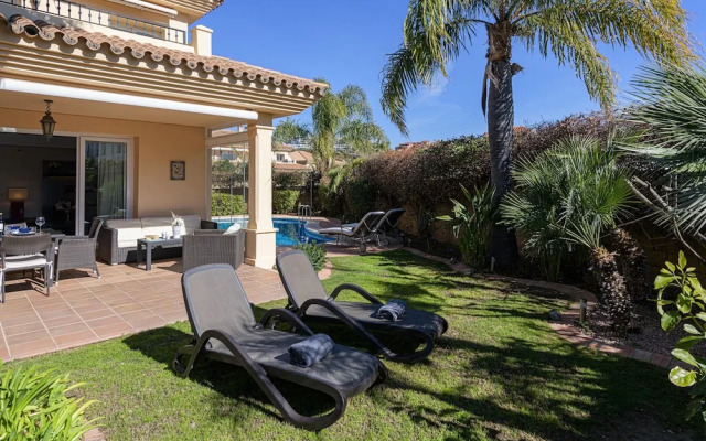 Villa Riviera in Urbanizaci n Riviera Sol