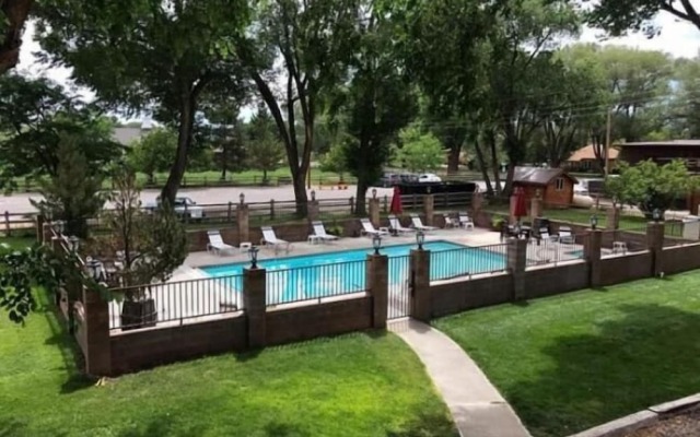 Austin's Chuckwagon Lodge