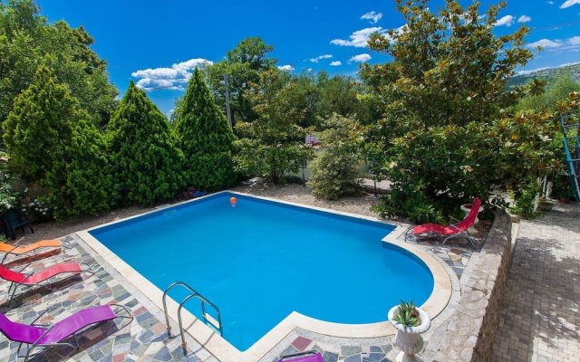 Cozy Holiday Home in Grižane with Swimming Pool