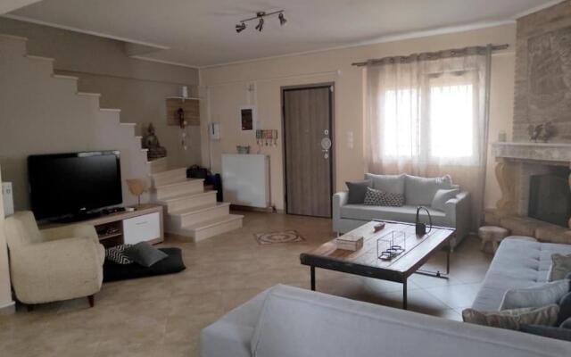 Nikos House Megara
