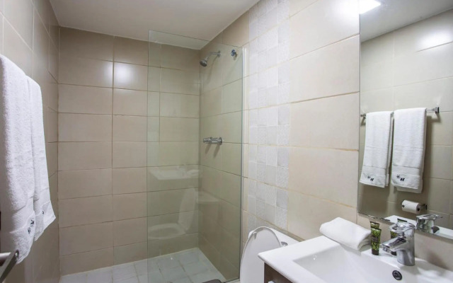 Incredible 2BR In La Cresta