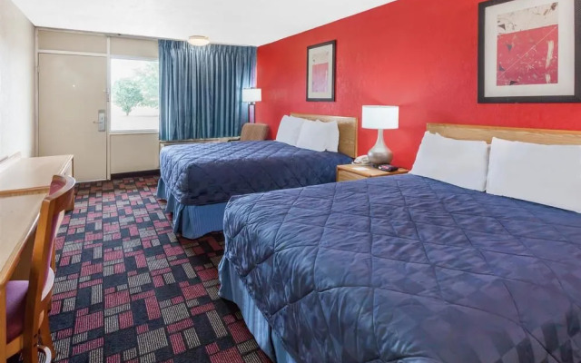 Ramada by Wyndham Clinton