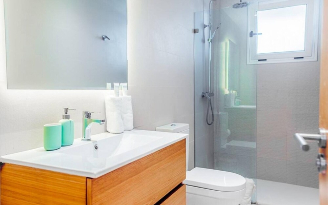 Exclusive Penthouse With Picuzzi Steps From Beach