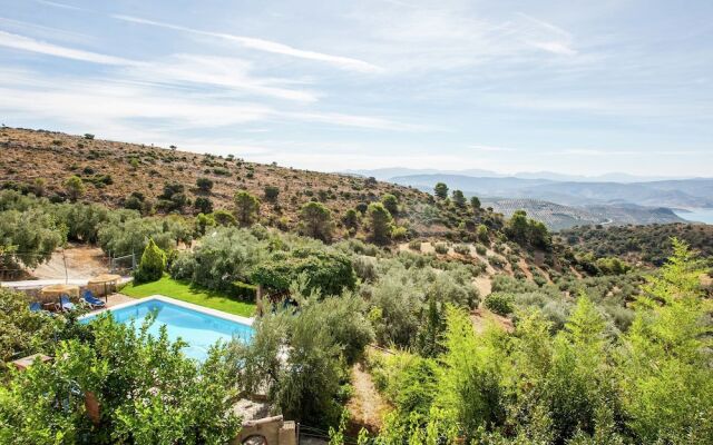 Rural Apartment With Pool And Jacuzzi In An Old Andalusian Country Hous