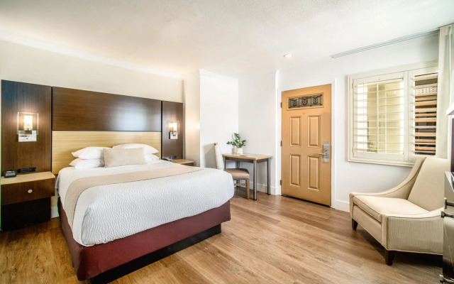 Little Inn By The Bay Newport Beach