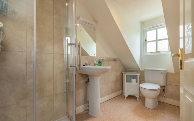 4 Aldelyme Court