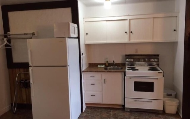 Carleton Motel & Coffee Shop