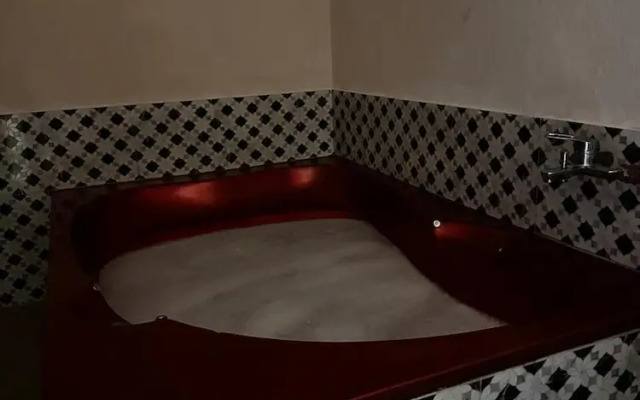 K Boutique Pyramids View West