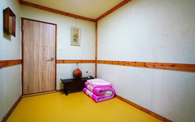 Jeonju Beautiful Garden Hanok Guesthouse