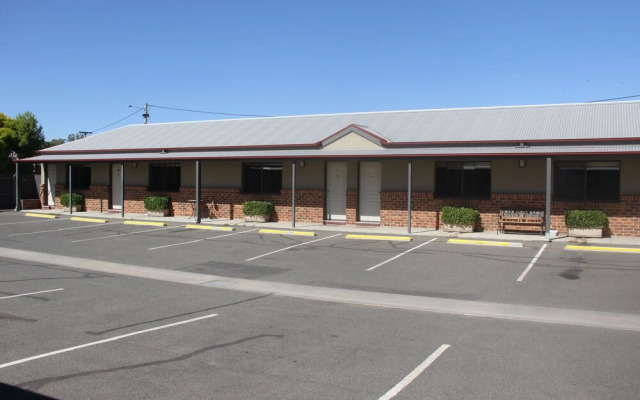 Saltbush Motor Inn