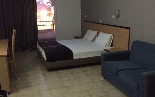 Black Rose Hotel & Suites
