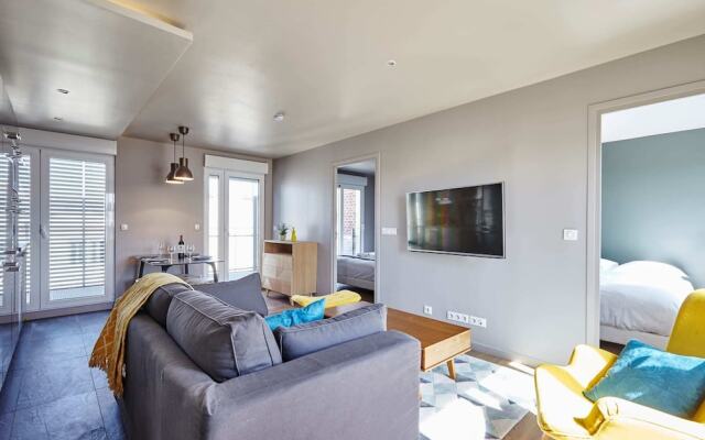 Stunning 2BR Home With Balcony in Batignolles