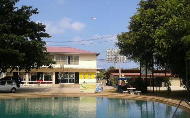 Samui Lakeside Hostel - Adults Only