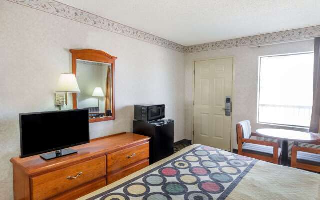 Super 8 by Wyndham Ashburn