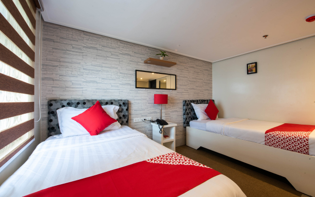 OYO 492 Sunset View Ridge Residences