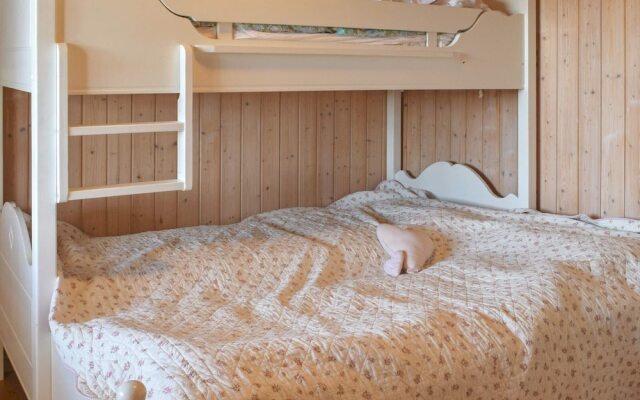 8 Person Holiday Home in Berg