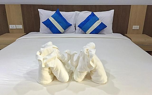 Tonsai Bay Resort