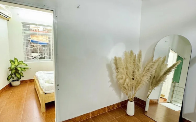 Local Me - Exclusive Centre House