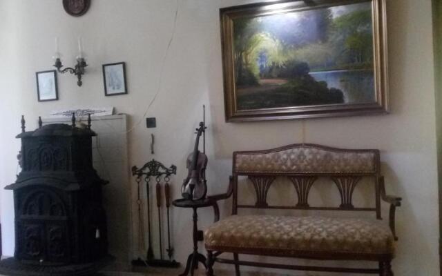 Retro - 19th Century Guest House