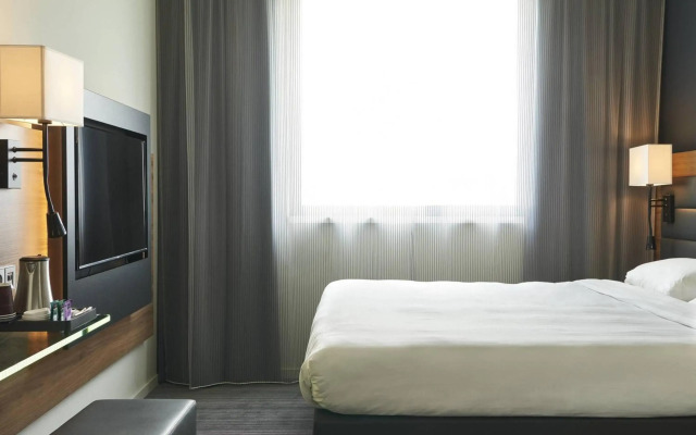 MOXY London Heathrow Airport