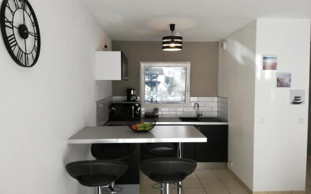 Appartement 2P et parking privé à 50m des plages.