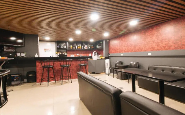 RedDoorz Plus @ La Belle Residences Makati City