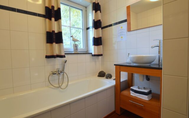 Charming Apartment with Access to Outdoor Hot Tub in Green Condroz Valley