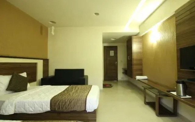 OYO 2430 Hotel Apex