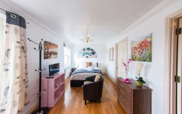 Quiet, Cozy 1BR Flat for 2 in Earls Court