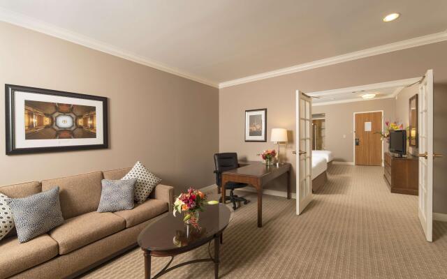 Hilton Indianapolis Hotel & Suites