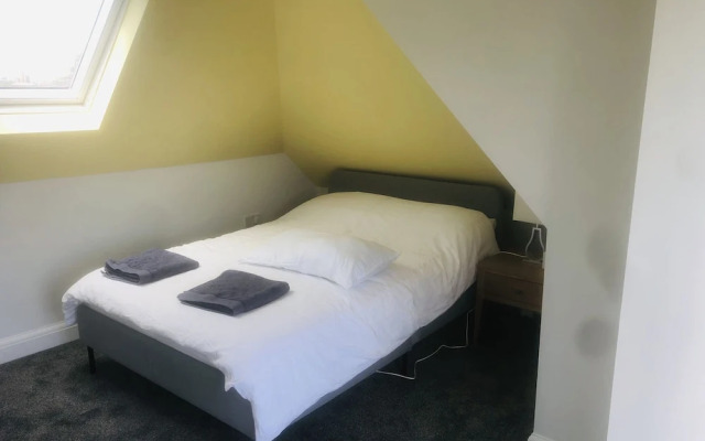 Inviting 5-bed House in Eastbourne