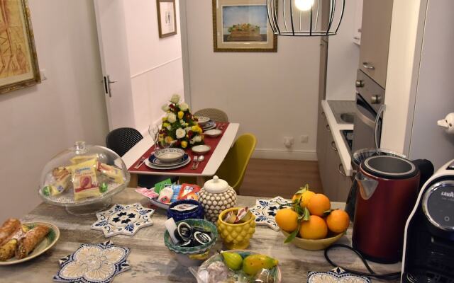 Gloden House Apartments