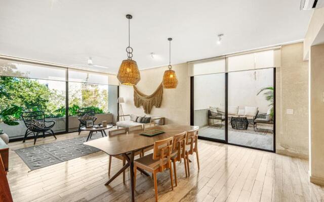 307 Amazing jungle view apartment.