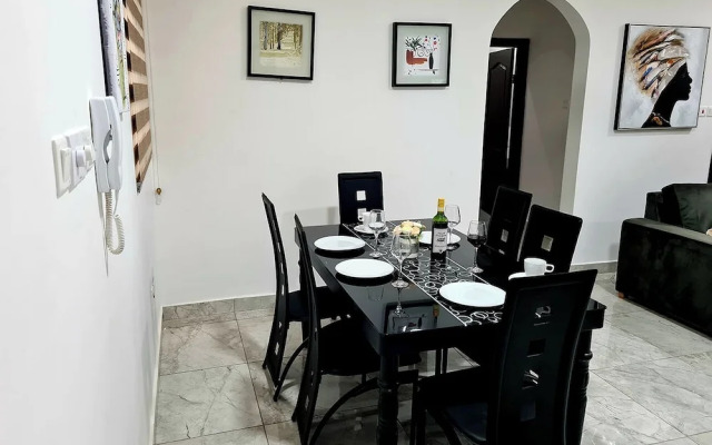 Gorgeous Quiet & Comfy Close to Highway