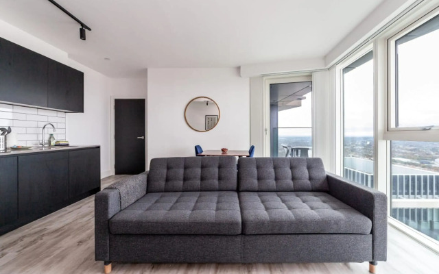 Sky-high North Acton Apartment