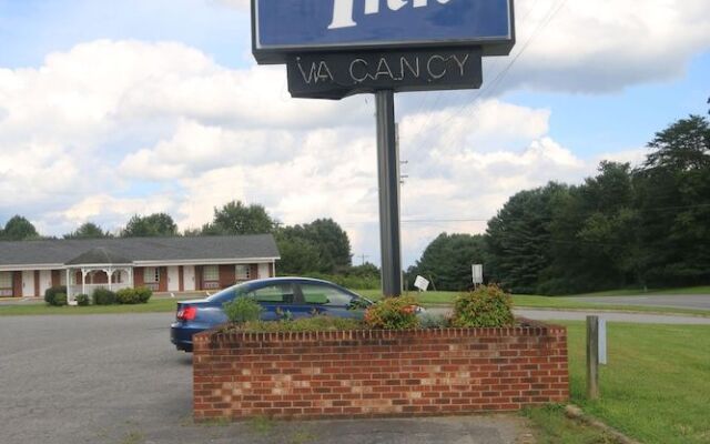 Surry Inn - Dobson - I-77 - Exit 93