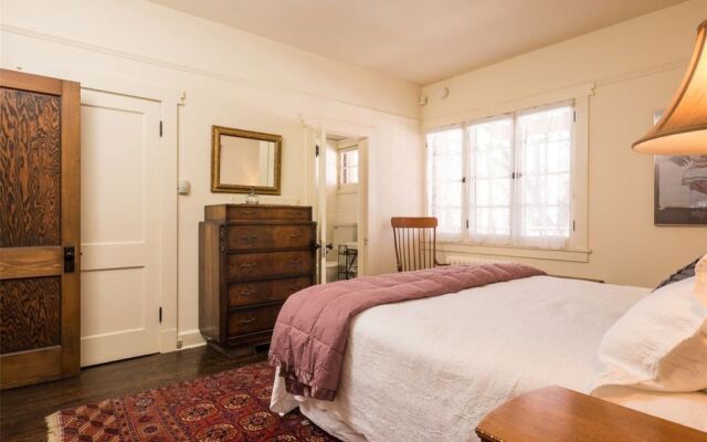 5bd Historic Pink House