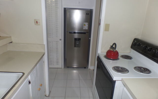 Skyclub Beach Suite at Mobay Club