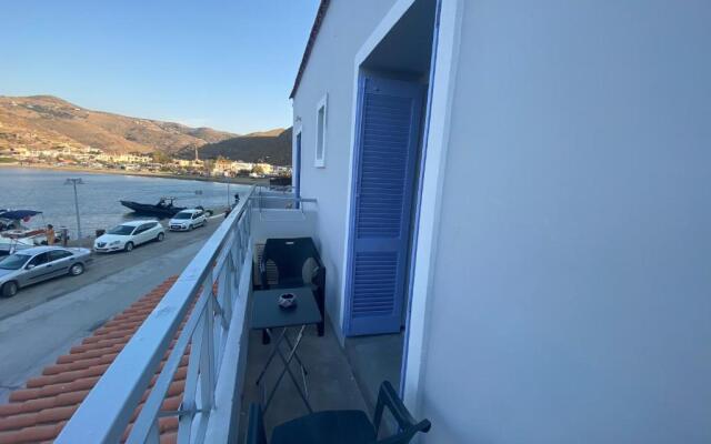 Aegean View Seaside Rooms & Studios