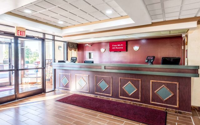 Red Roof Inn & Suites Clinton, TN