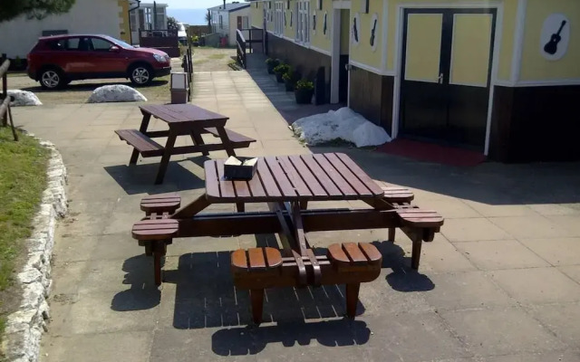 Beautiful 2 Bedroom 6 Berth Seaside Caravan