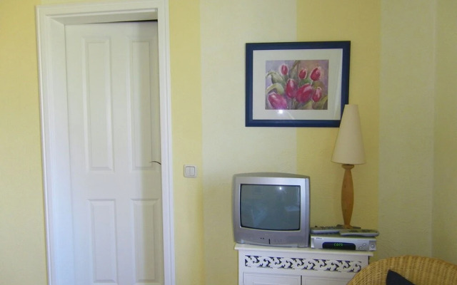 Sunlit Apartment with Garden in Steffenshagen