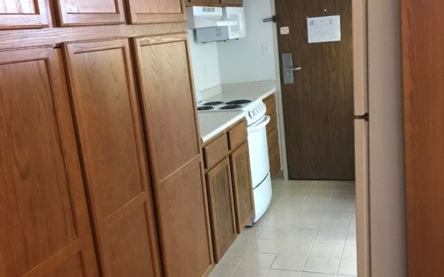 Clive Hotel & Suites