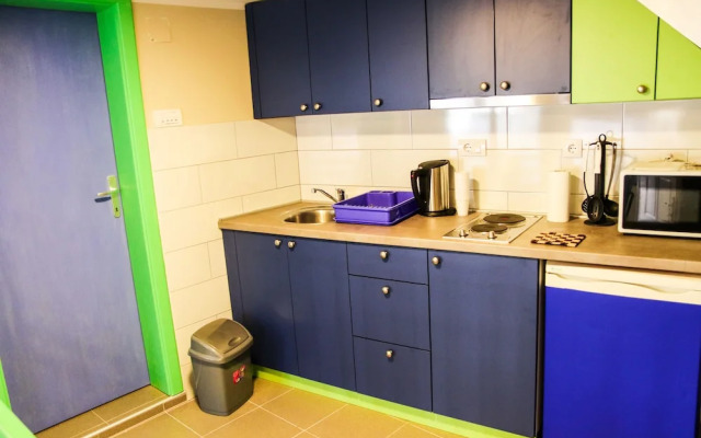 Varad Inn Hostel and Cafe