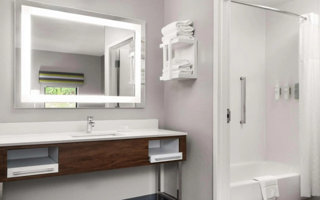 Hampton Inn Roanoke/Hollins - I-81