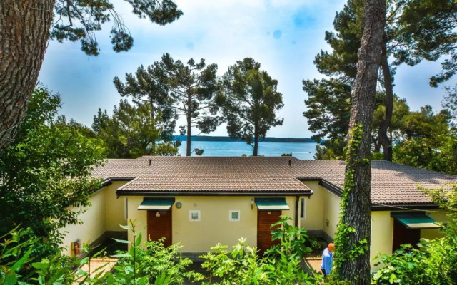 Maestral Residence